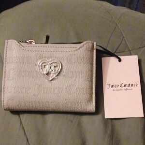 Juicy Couture Bi- Fold  Tan Wallet with Heart  Logo / Pull - Out Card Case